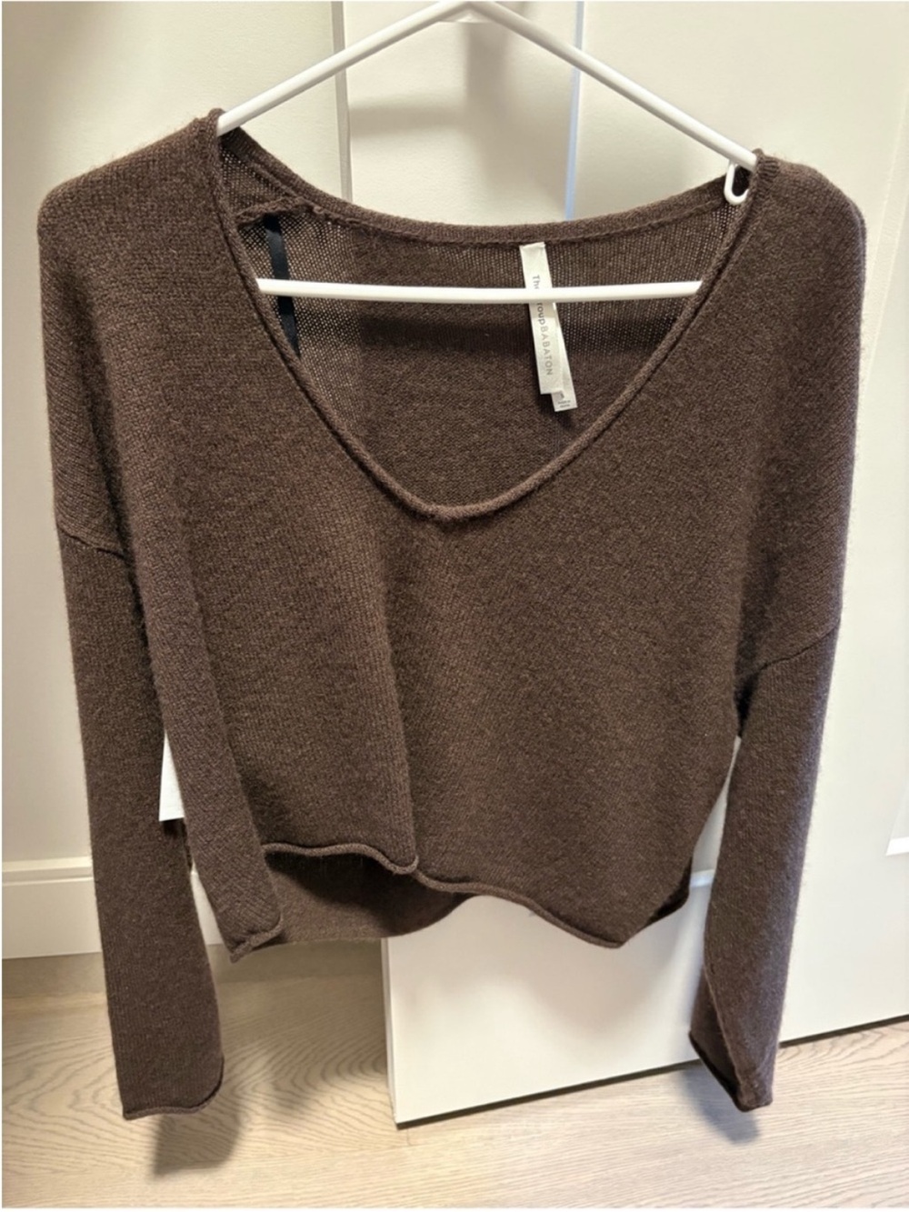 The Group by Babaton LUXE CASHMERE V-NECK SWEATER - Picture 6 of 10